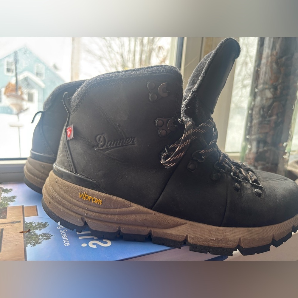 Danner Women's Mountain 600 Insulated Boot size 7.5 NWT